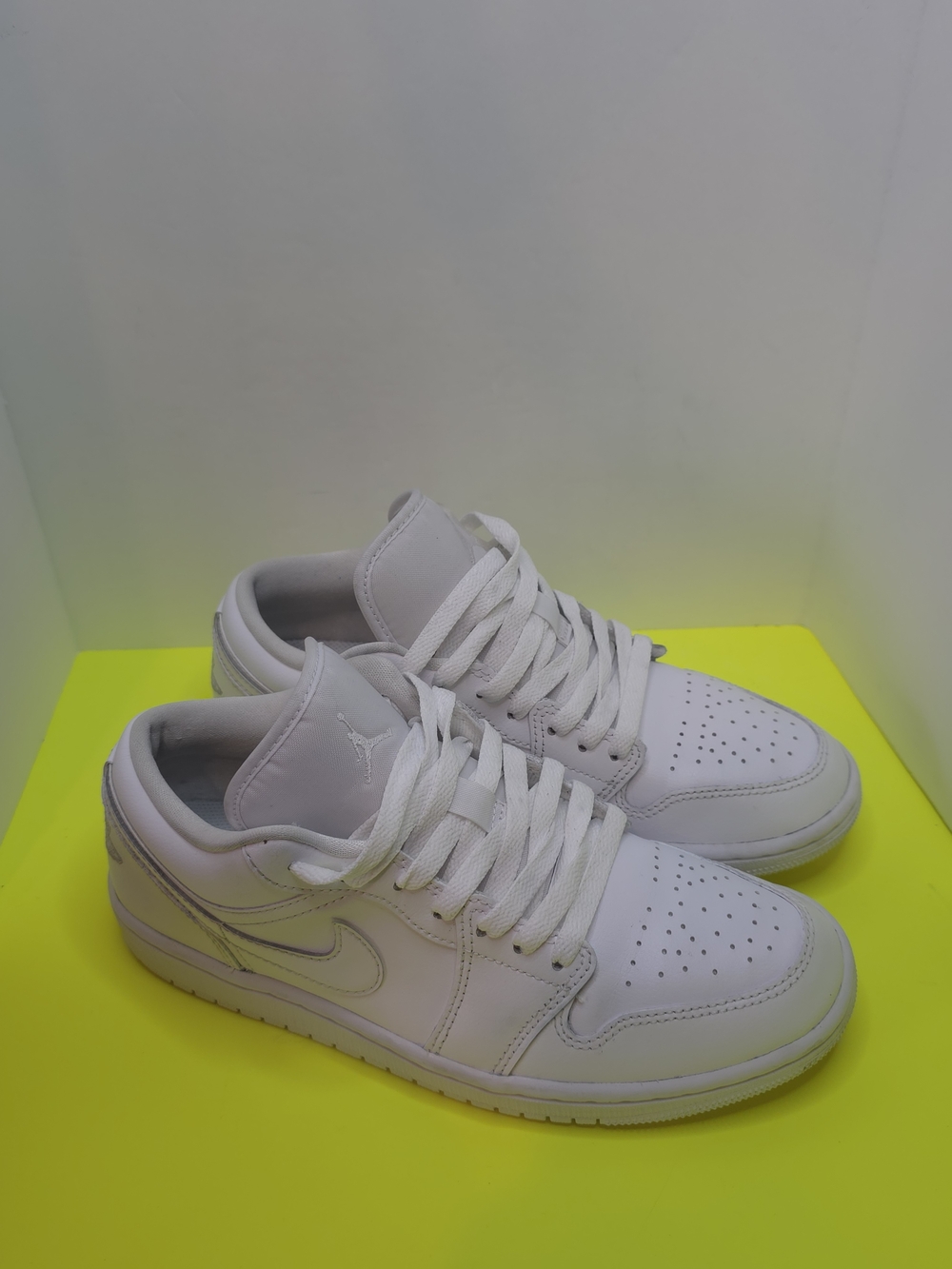 Air Jordan 1 Low All-White Size 8.5W
